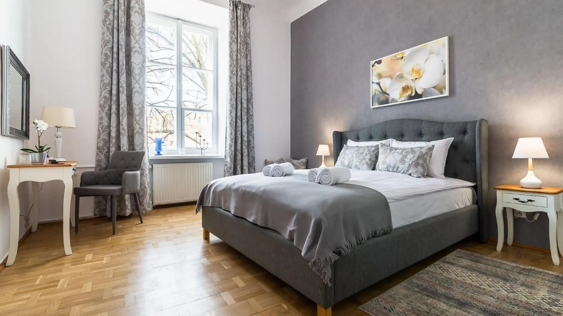 Freta 25 Elegant Apartment By Rent Like Home contacts