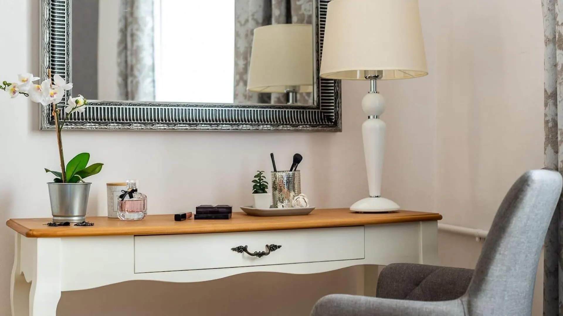 Freta 25 Elegant Apartment By Rent Like Home Warsaw