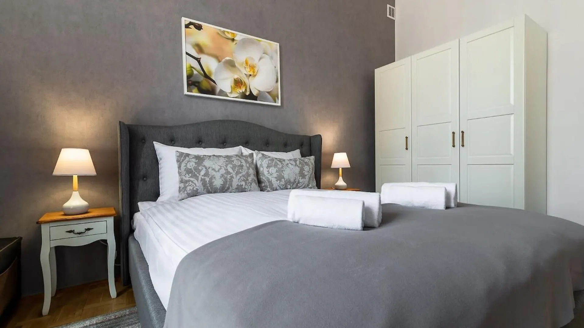 Freta 25 Elegant Apartment By Rent Like Home Warsaw Poland