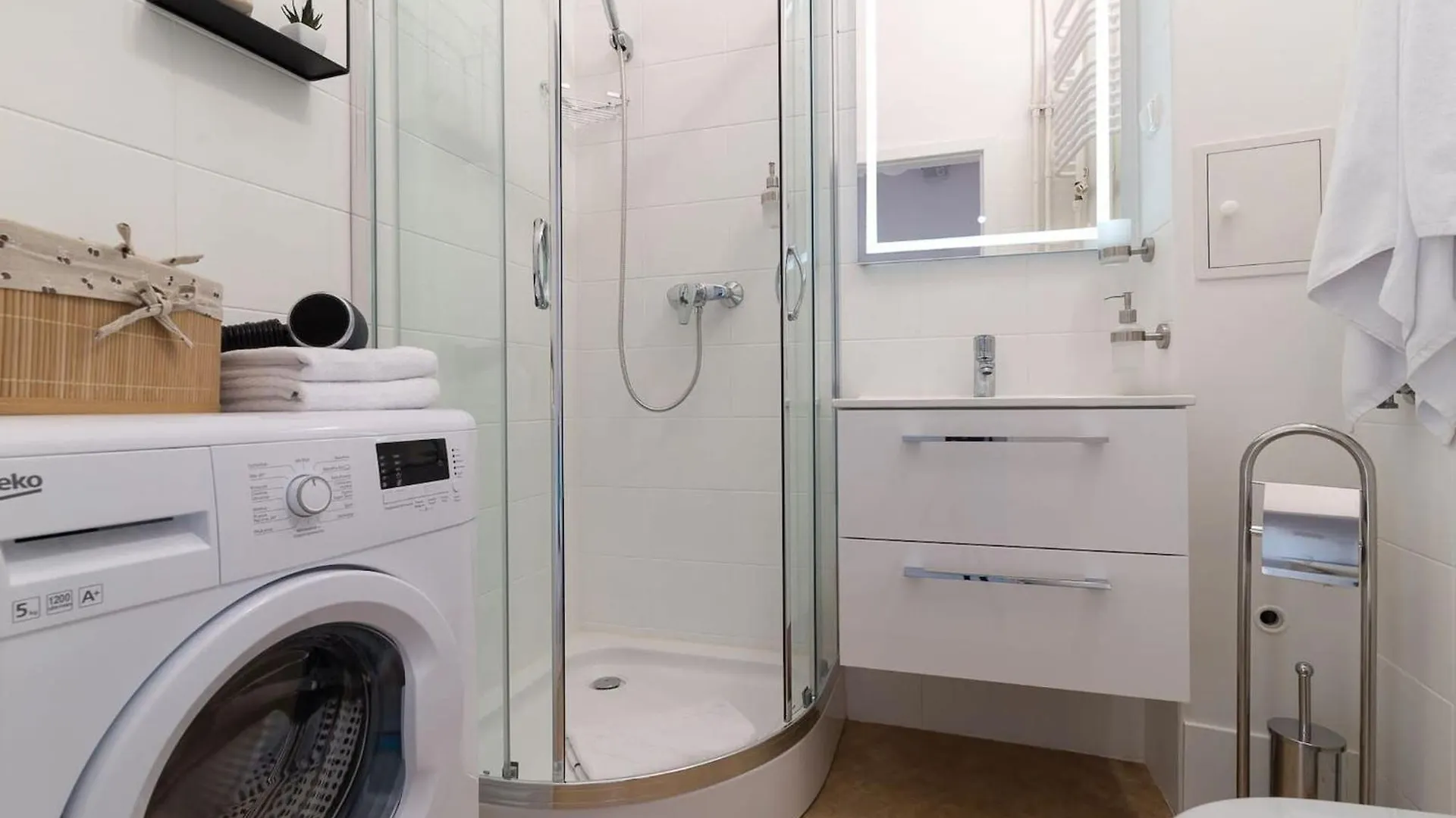 Freta 25 Elegant Apartment By Rent Like Home Warsaw